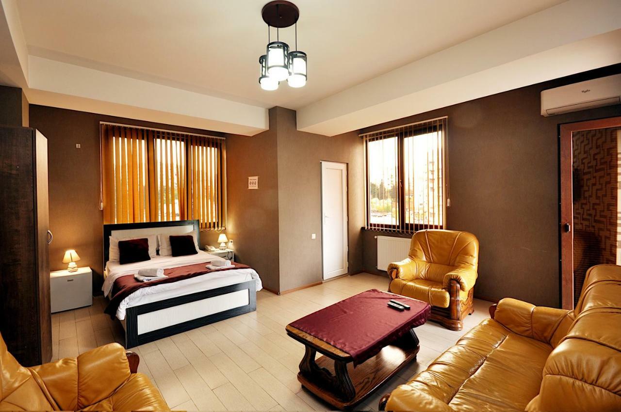 טביליסי Hotel Kavela מראה חיצוני תמונה